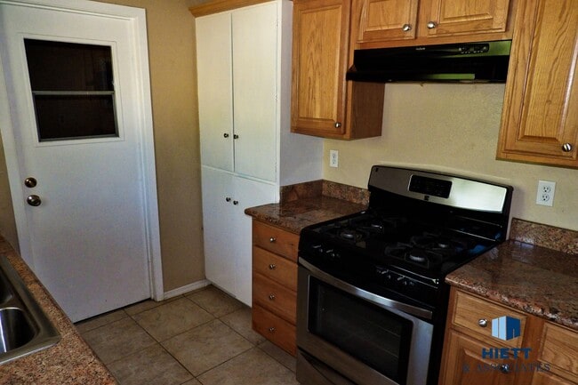 Building Photo - Gorgeous Upper Valley rental home