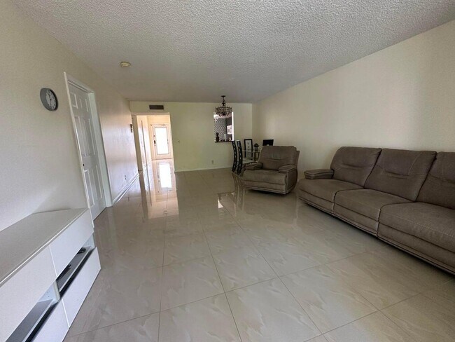 Building Photo - 14671 Bonaire Blvd