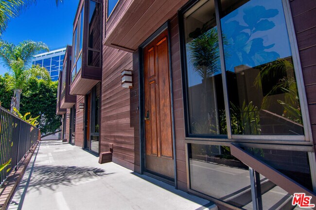 Building Photo - 1033 Carol Dr