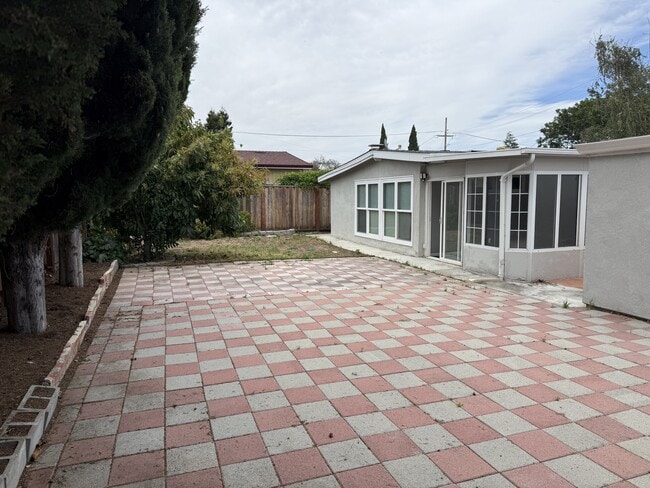 Building Photo - 4717 Beechwood Ave