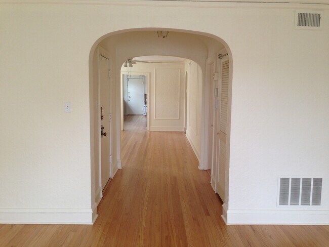 Building Photo - 6111 N Talman Ave