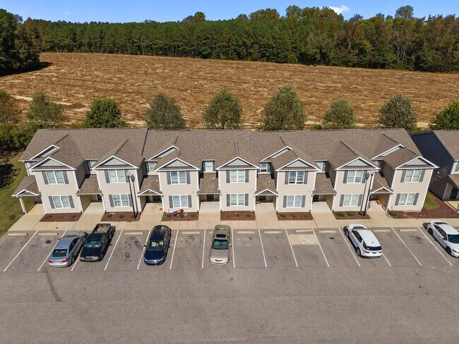 Building Photo - ONE MONTHS RENT FREE FOR THIS SPECIFIC 3 B...