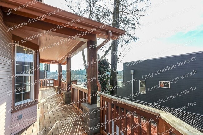 Building Photo - 3232 N Michigan Ave