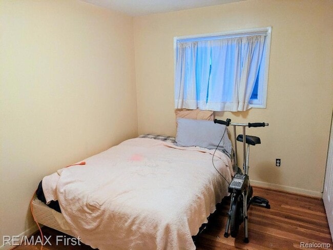 Building Photo - 247 Hecht Dr