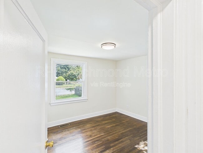 Building Photo - 3905 Larchmont Ln