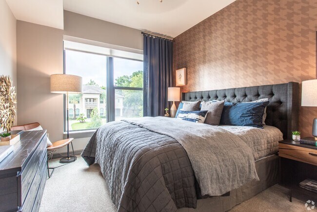 Building Photo - Luxury & Convenience in Houston!