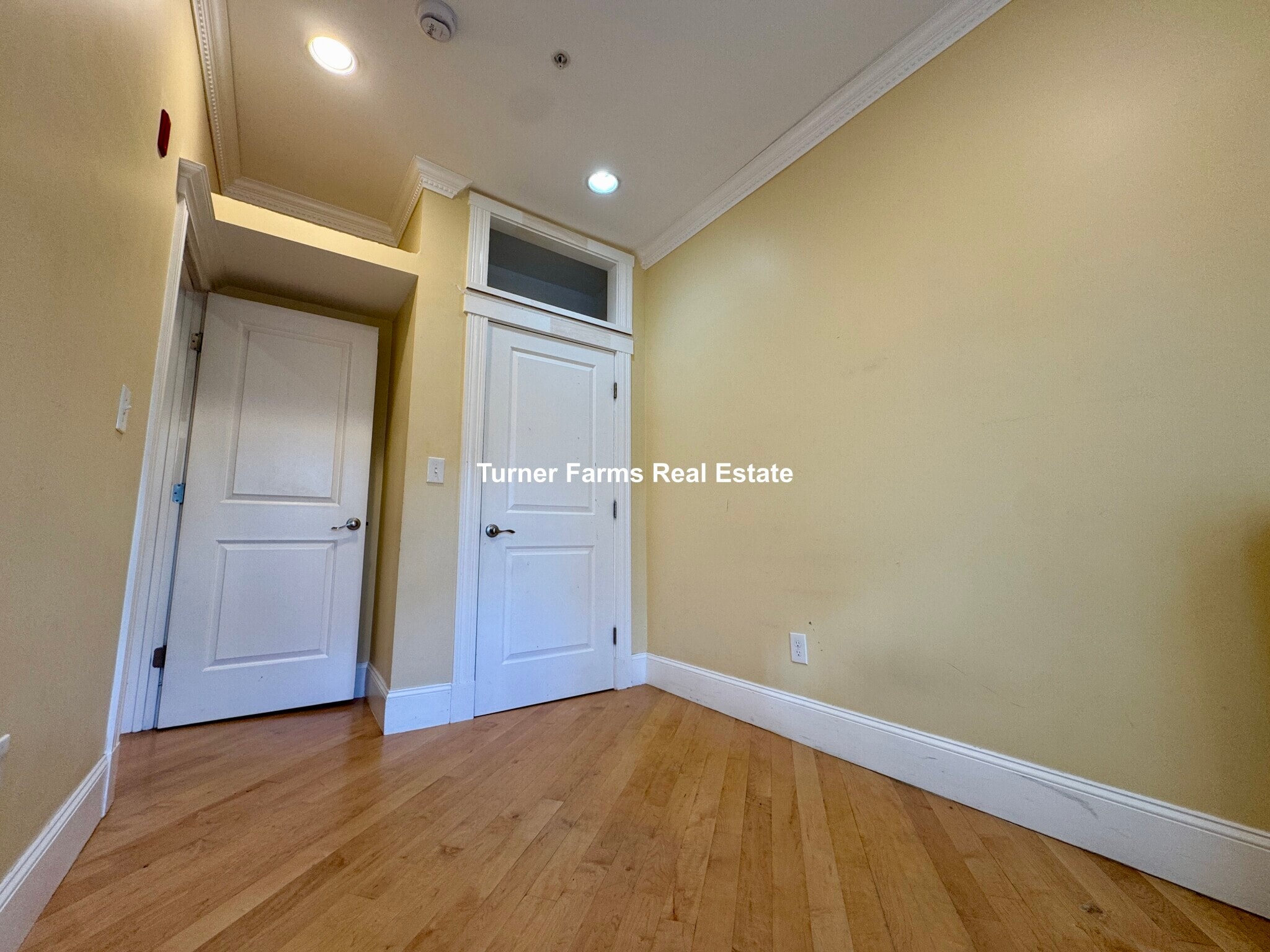 Building Photo - 156 Magazine St