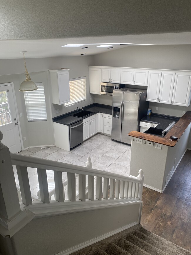 Building Photo - 10387 Ross Lake Dr