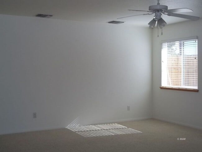 Building Photo - Charming 3 Bed, 2 Bath Rental with Convenient Features - $1,500 Deposit