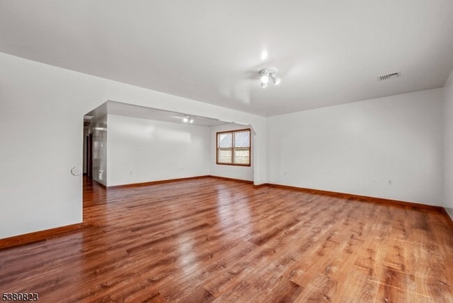 Building Photo - 939 Grove St