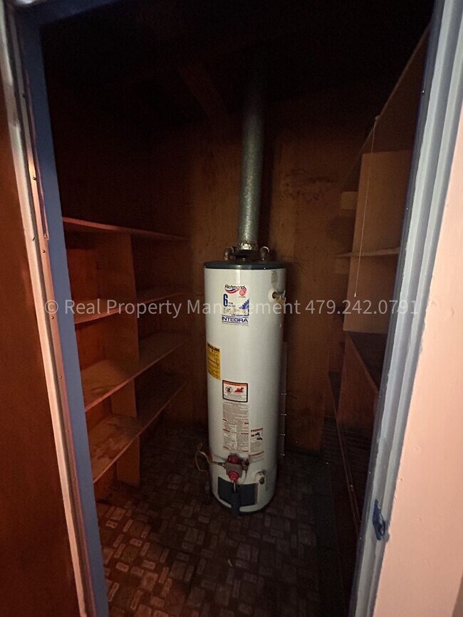 Building Photo - Arkoma Cutie! 2 Bed 1 Bath on giant corner...
