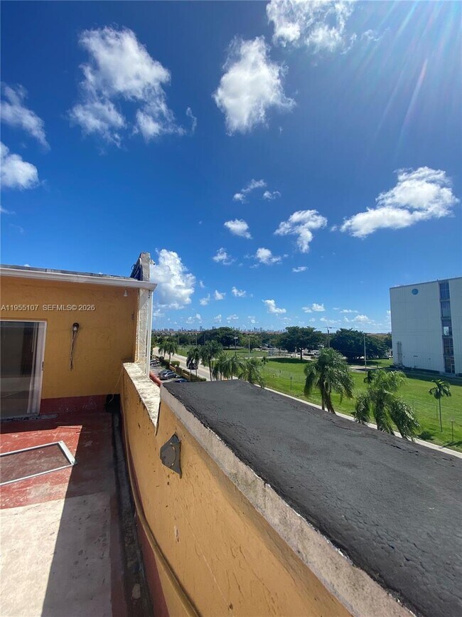 Building Photo - 5100 SW 41st St