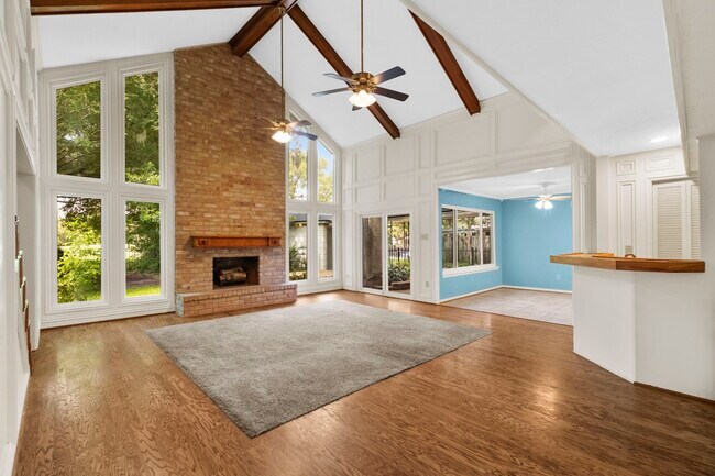 Building Photo - 3174 La Quinta Dr
