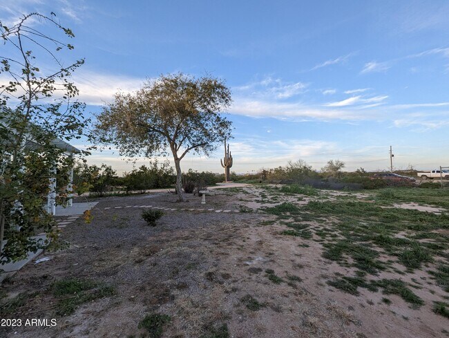 Building Photo - 22455 N Royd Rd