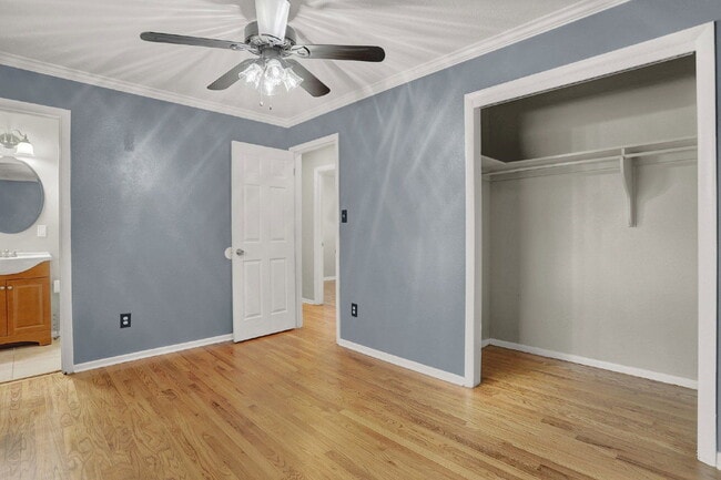 Building Photo - 13 N Dartmouth St