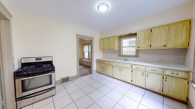 Building Photo - 3339 W.84th