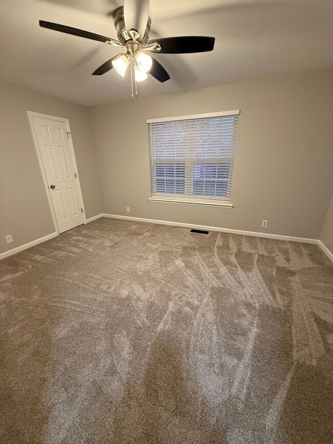 Building Photo - Newly Renovated 3 BR 2 Bath brick home