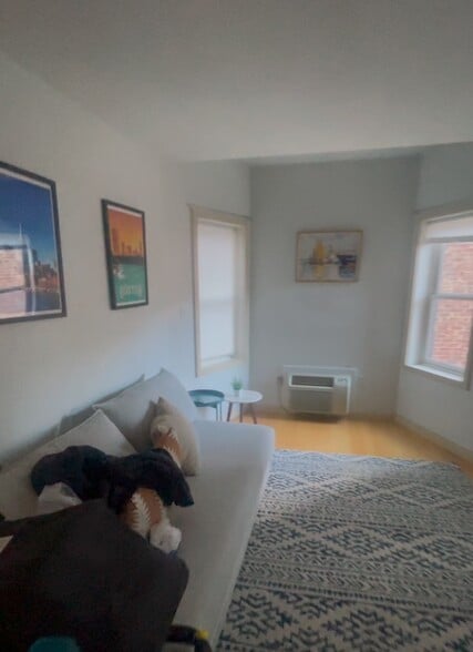 Primary Photo - 462 Park Dr