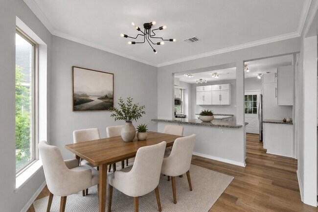Building Photo - 13527 Summer Hill Dr