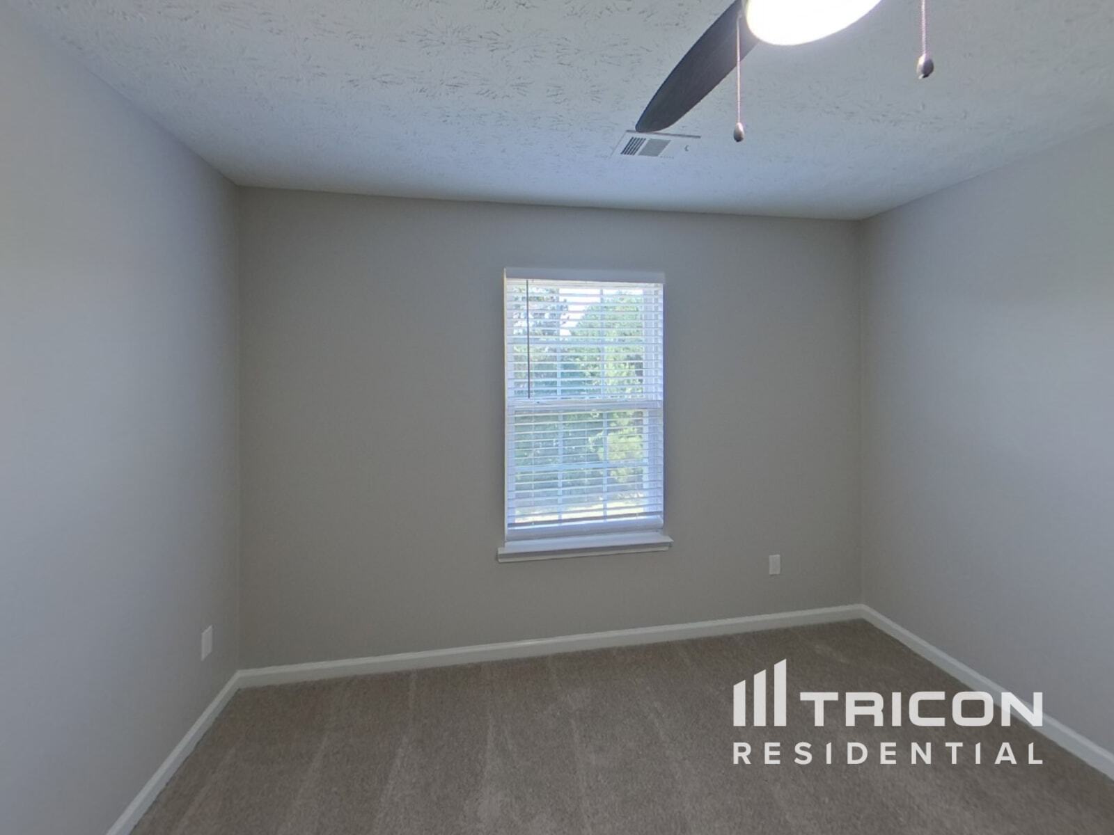 Building Photo - 1631 Royal Ives Dr SE