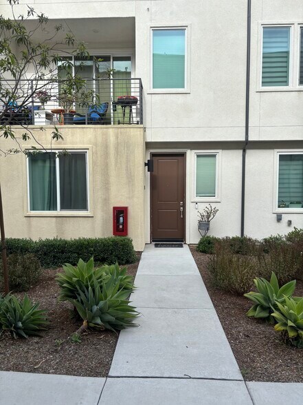 Building Photo - 5474 Shorefront Dr