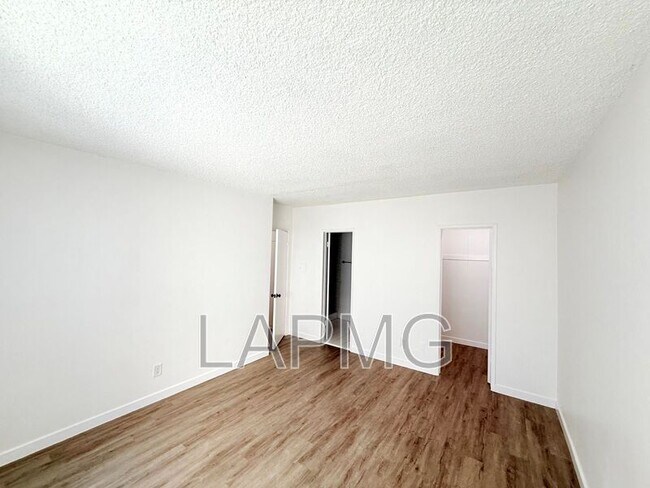 Building Photo - 1426 S Point View St