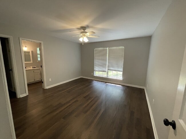 Building Photo - Home For Rent