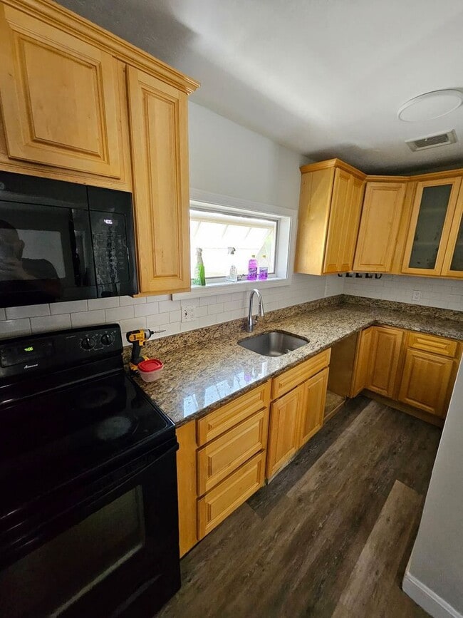 Building Photo - Beautiful two-story, four-bedroom unit!