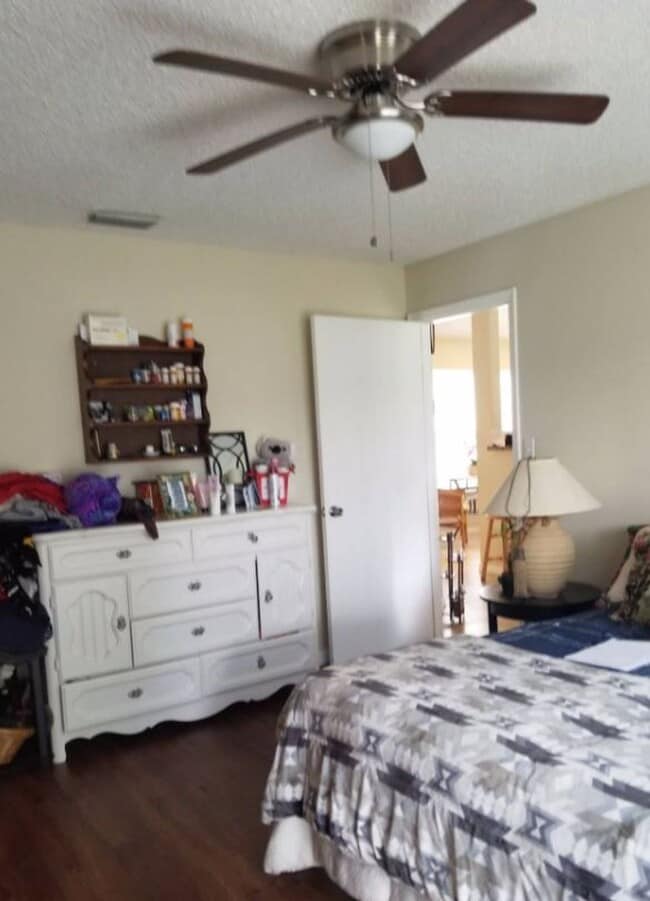 Building Photo - 3 bedroom 2 bath 2 car garage rental