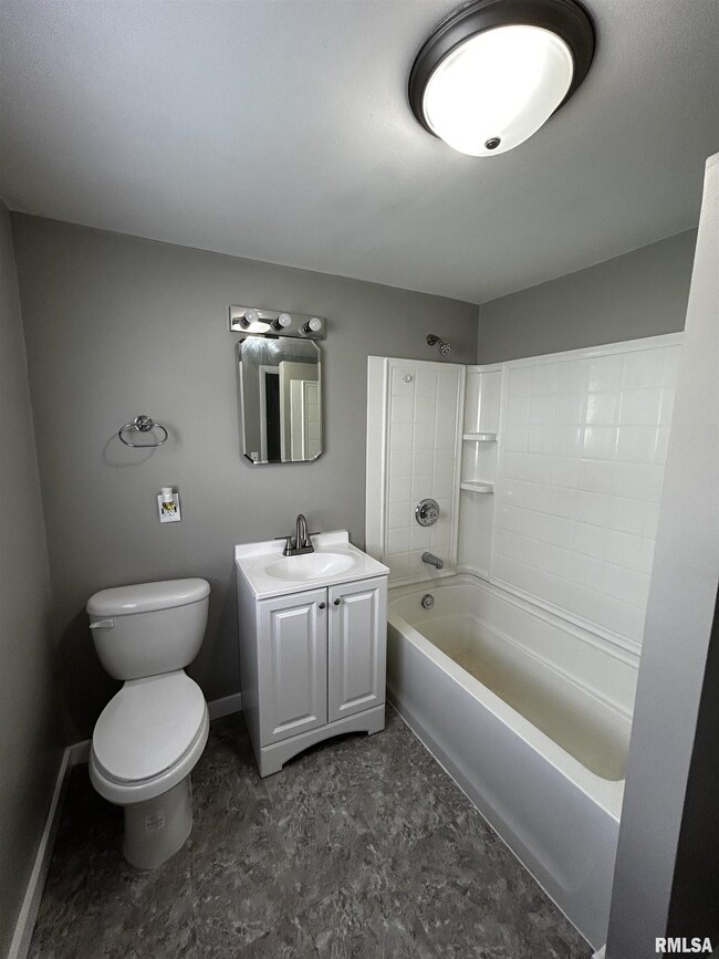 Building Photo - 135 Shadoway Dr