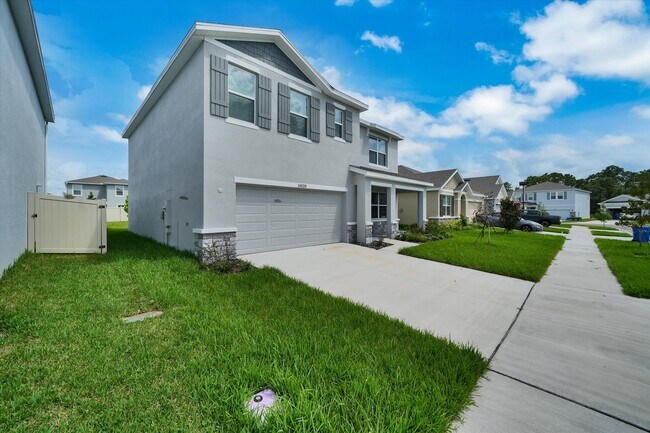 Building Photo - 10520 Farm Hl Ave