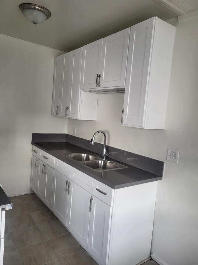 Building Photo - 4542 W 17th St