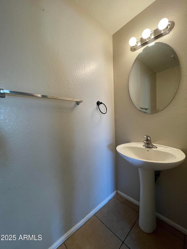 Building Photo - 1605 E Melanie St