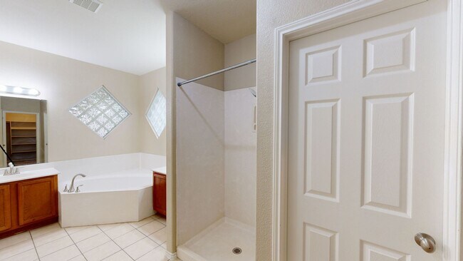Building Photo - $2,095 FOR A GORGEOUS HOME BY FORT HOOD!