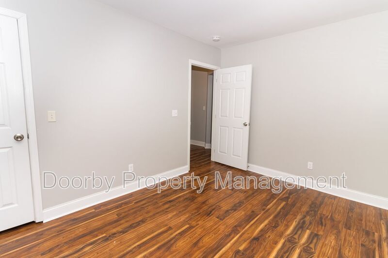 Building Photo - 1712 Tunnel Blvd