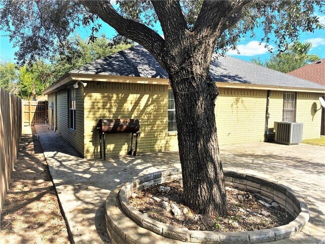 Building Photo - 3609 Raquel Ave