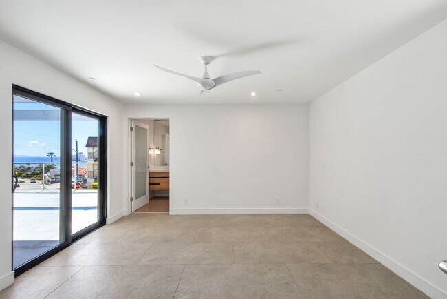 Building Photo - 2700 Manhattan Ave