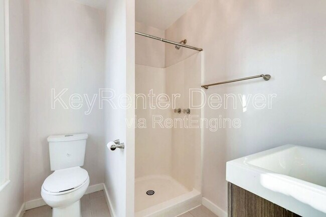 Building Photo - 3341 Lawrence St