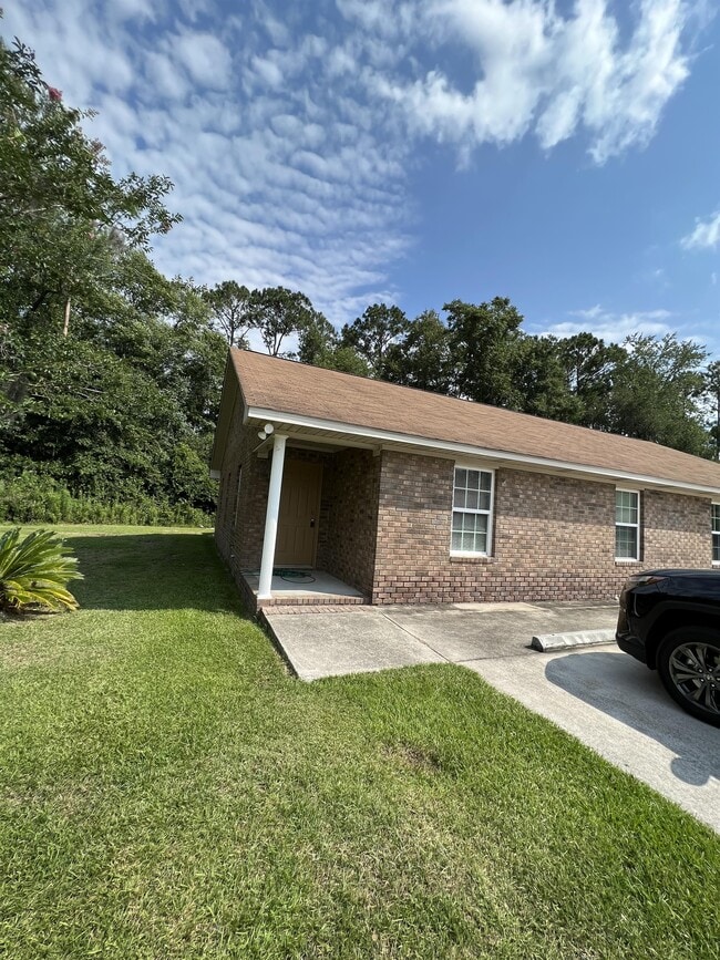 Building Photo - 49 Webb Ct NE