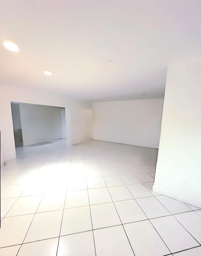 Building Photo - 19323 Carolina Cir