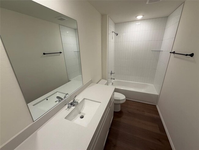 Building Photo - 301 Aaran Way