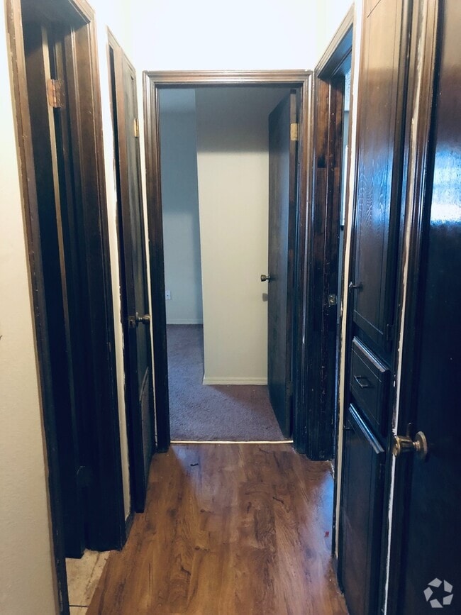 Building Photo - Adorable Duplex near Sky Ranch!