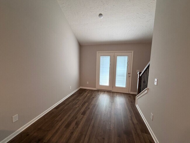 Building Photo - Gorgeous 2 BR 2.5 Bath End Unit Townhome - Available Now in Murfreesboro!