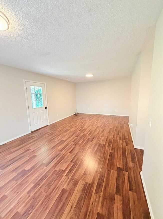 Building Photo - 3 Bedroom Single Family Home In Bentonville!