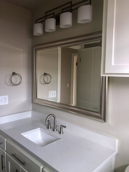 Building Photo - 217 E 30th St