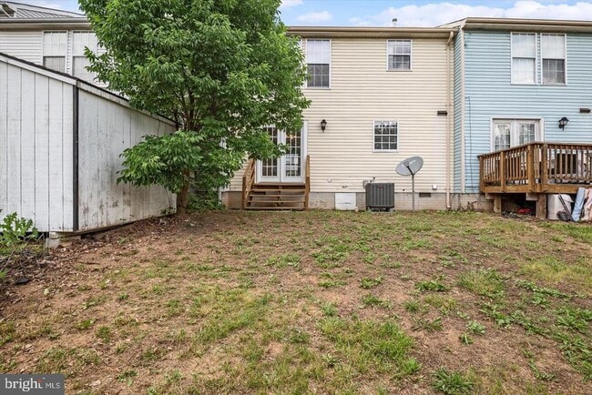 Building Photo - 206 Emily Ln