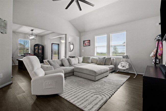 Building Photo - 622 Little Cypress Ln
