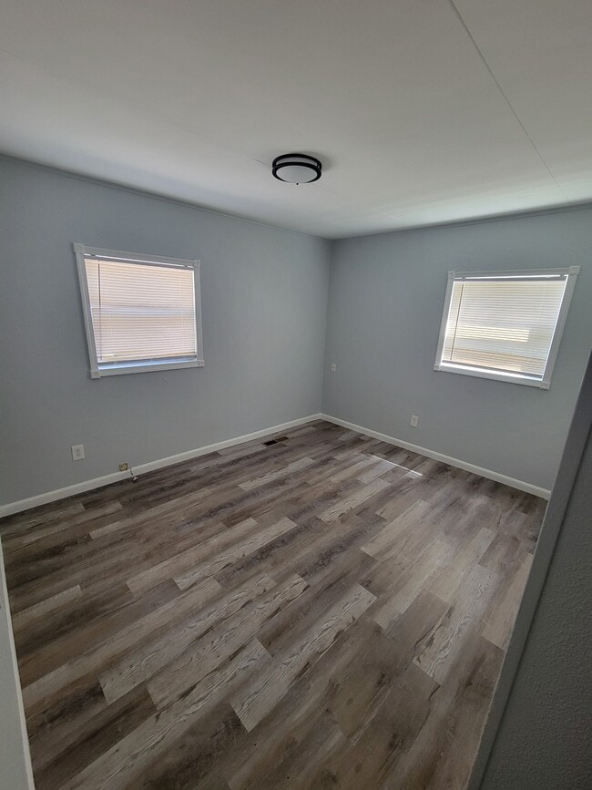 Building Photo - 202 S Hammes Ave