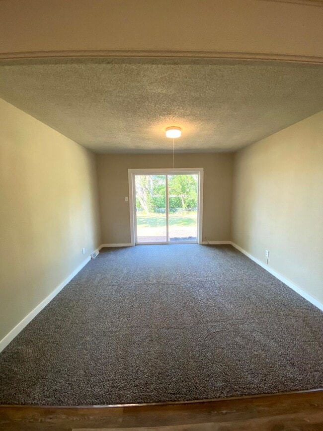 Building Photo - Located in Norwalk IA Updated 4 Bedroom 1 ...