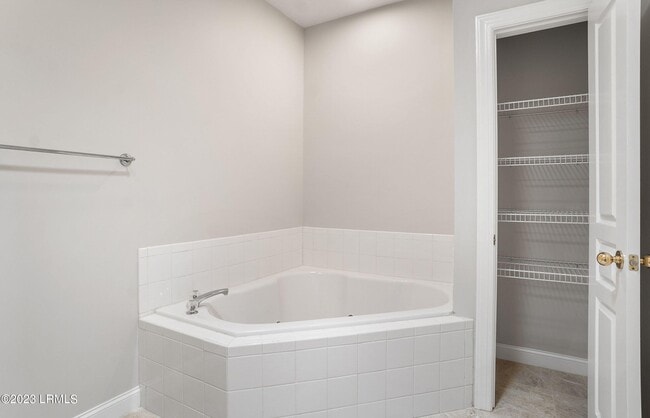 Building Photo - 2 Rockville Way